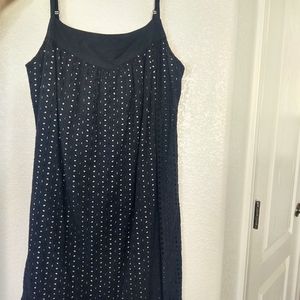 Cute Roxy sundress size large this dress has a liner underneath the black part